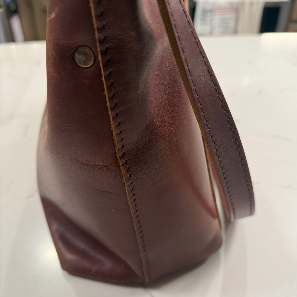 Portland Leather Tote Bag - Picture 2 of 9